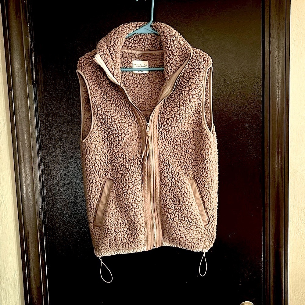 ❤️ABERCROMBIE SHERPA VEST ❤️